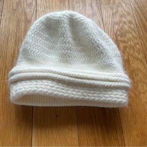 Slouchy knit beanie in white